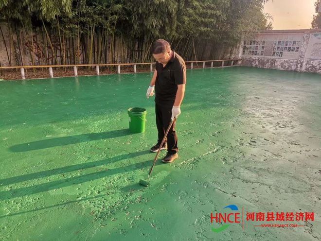 永城市新桥镇温油坊村青年高天博永利义务为母校美化运动场(图4)